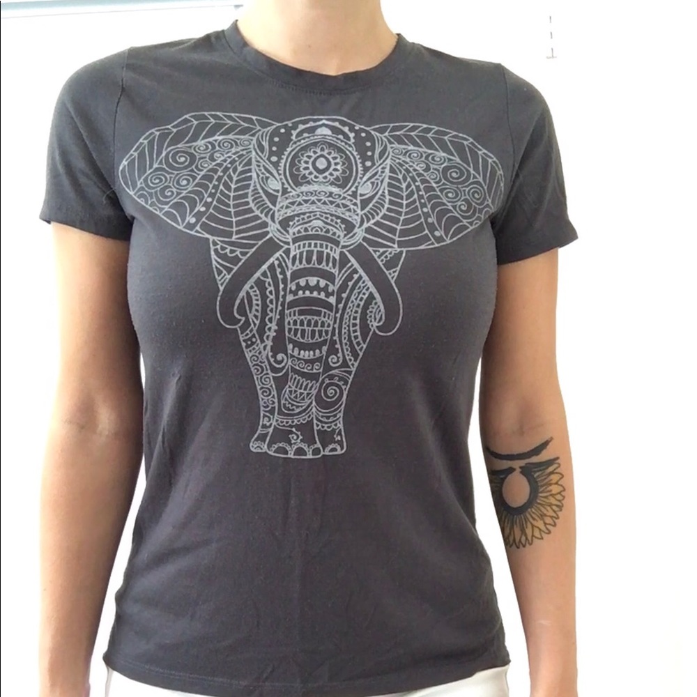 👚 Charcoal Elephant T-Shirt | Women’s Medium